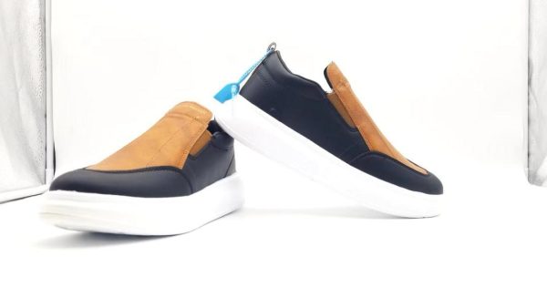 Easy wears sneakers